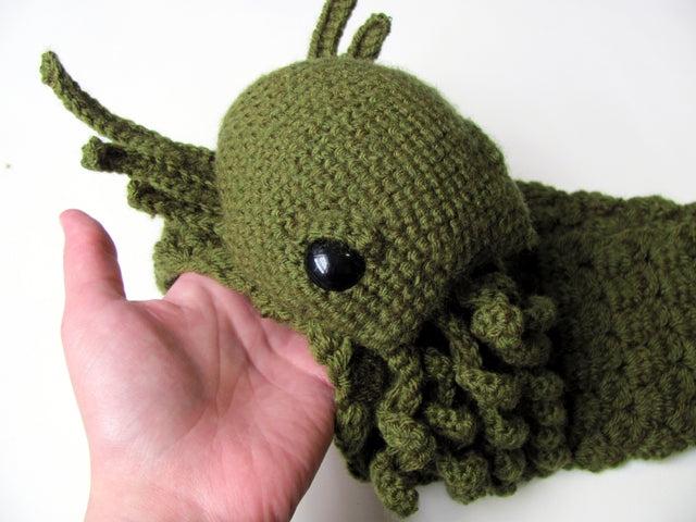 amigurumi crochet cthulhu scarf and plush pattern bundle close up of scarf