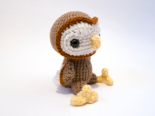 amigurumi crochet barn owl pattern three quarter view