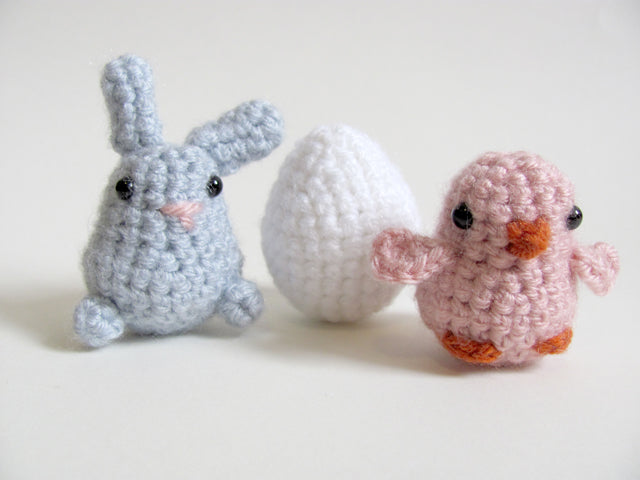 amigurumi crochet Easter set pattern chick egg and and bunny sitting together