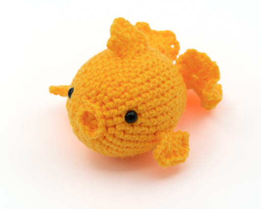 amigurumi crochet goldfish pattern swimming forwards
