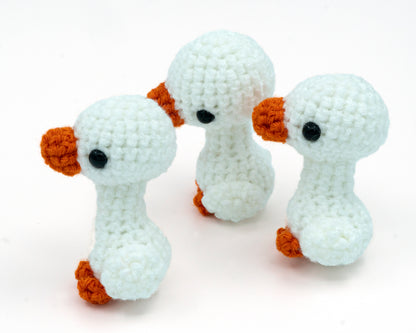 amigurumi crochet goose family pattern close up of baby geese