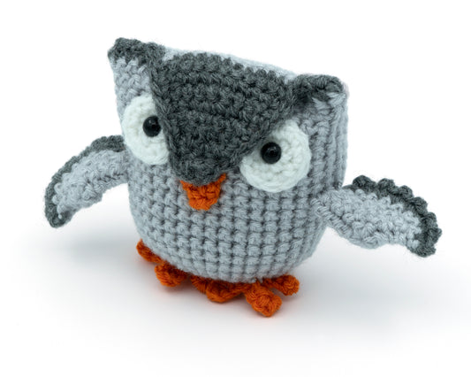 amigurumi crochet owl pattern front view wings open