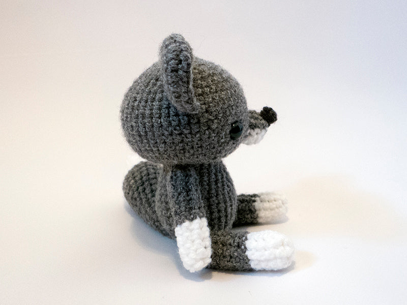 amigurumi crochet wolf pattern side view