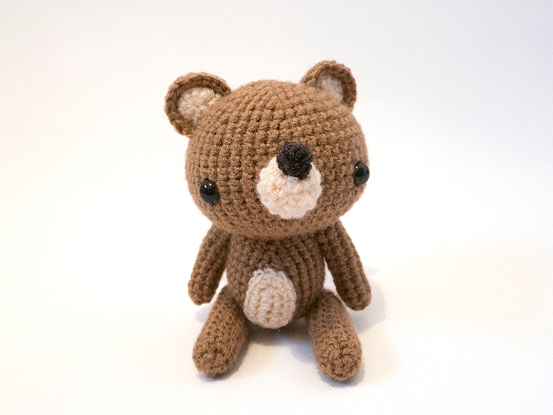 amigurumi crochet bear pattern front view with big head