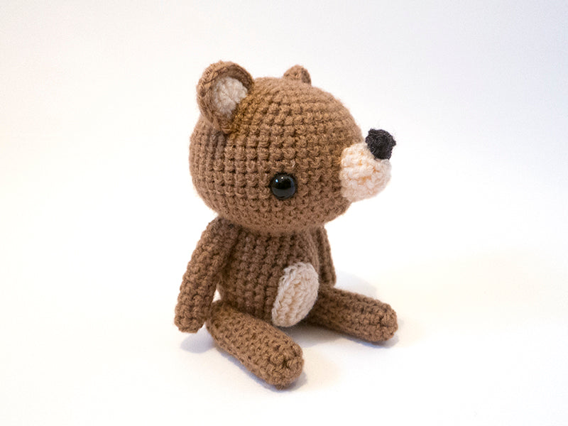 amigurumi crochet bear pattern side view