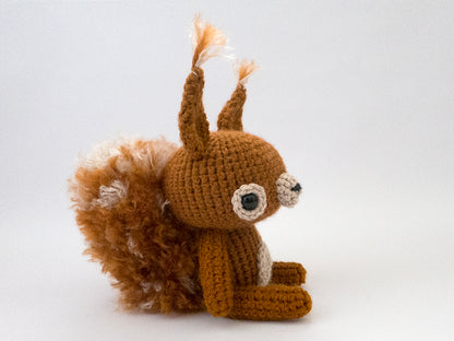 amigurumi crochet squirrel pattern side view