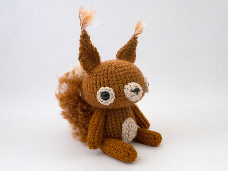 amigurumi crochet squirrel pattern three quarter view