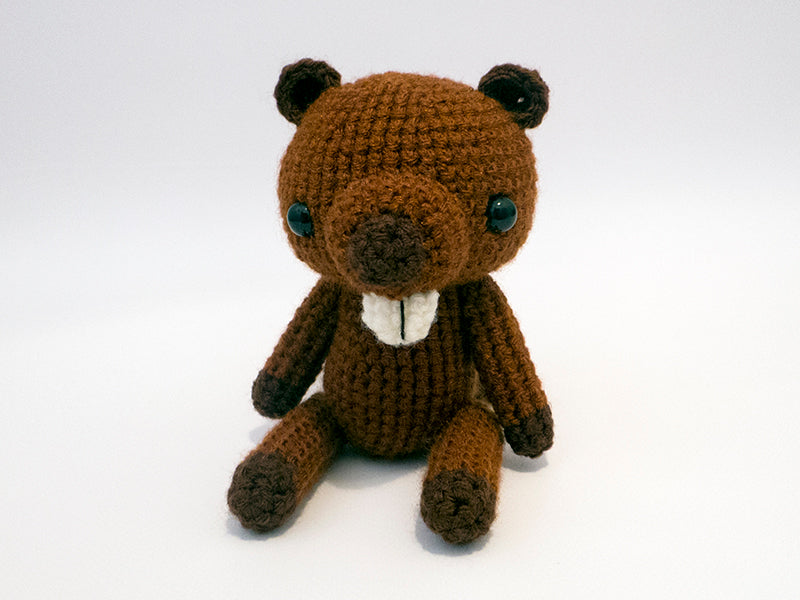 amigurumi crochet beaver pattern with big teeth front view