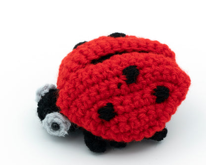 amigurumi crochet ladybug pattern with closed wings