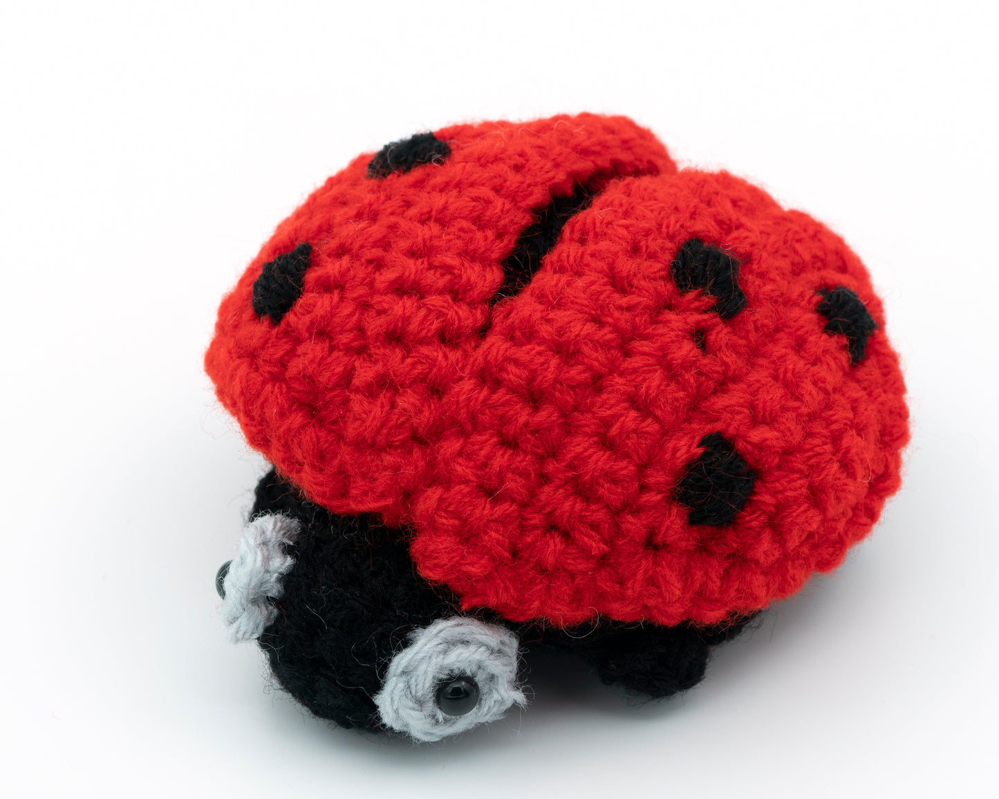 amigurumi crochet ladybug pattern close up of face