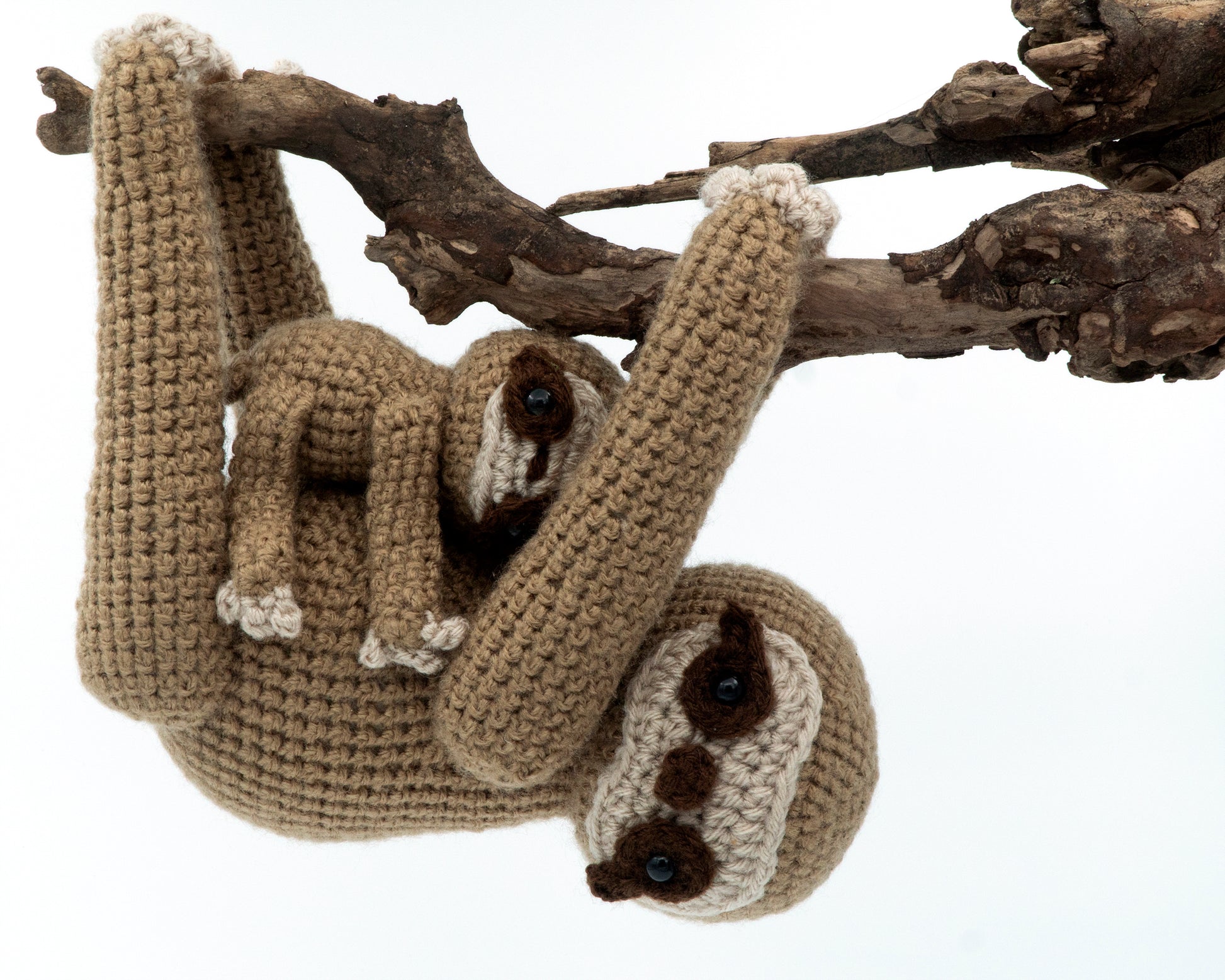amigurumi crochet mother and baby sloth  pattern side view