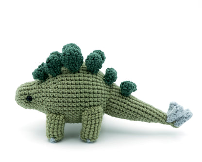 amigurumi crochet stegosaurus pattern side view