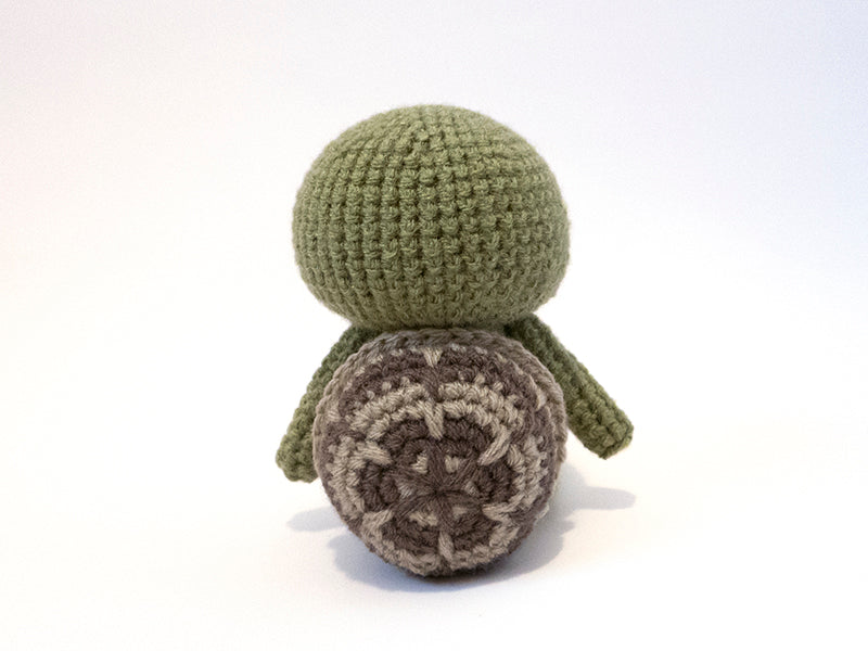 amigurumi crochet turtle pattern close up view of shell pattern