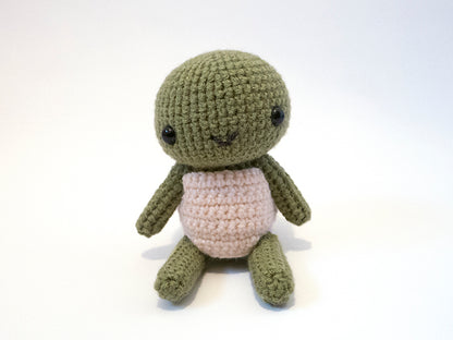 amigurumi crochet turtle pattern front view smiling